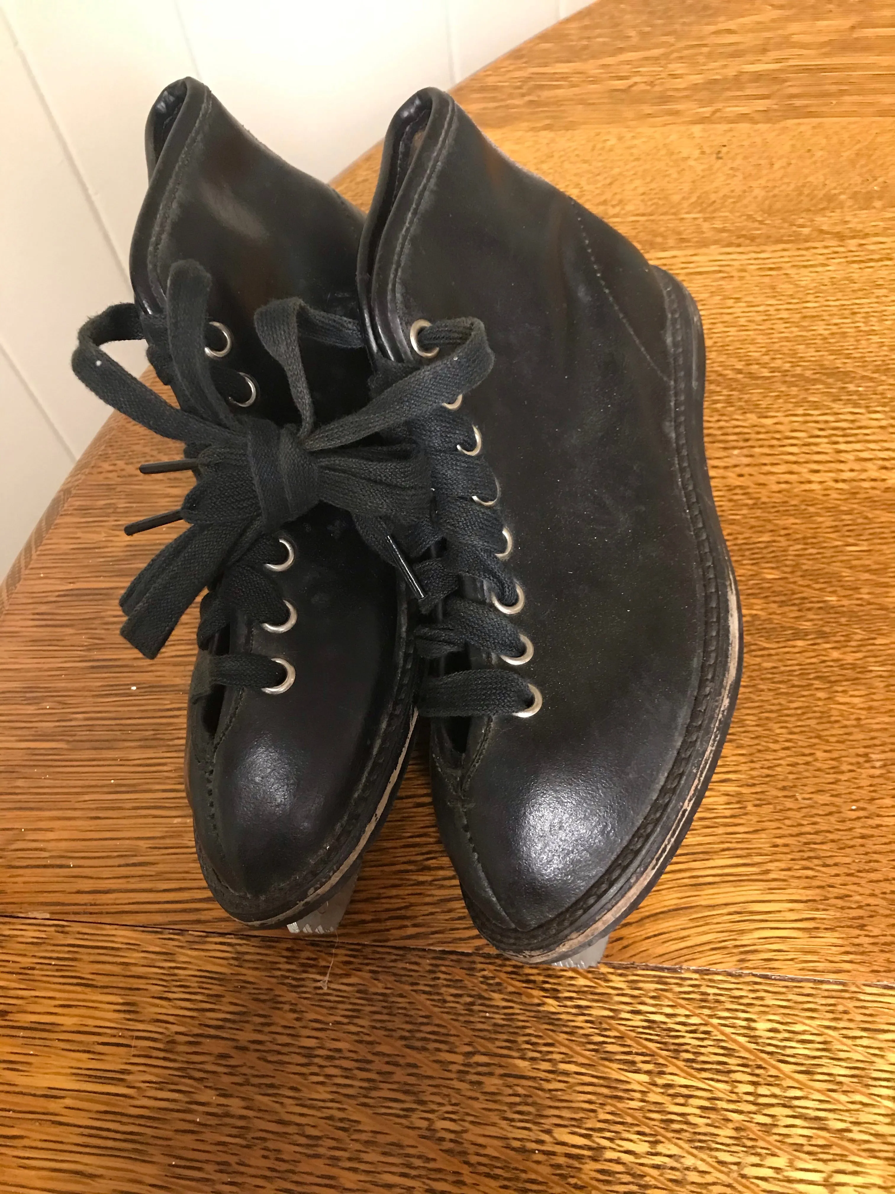 € Vintage Small Black Leather ARCO Ice Skates No Size Measures 9.5”L