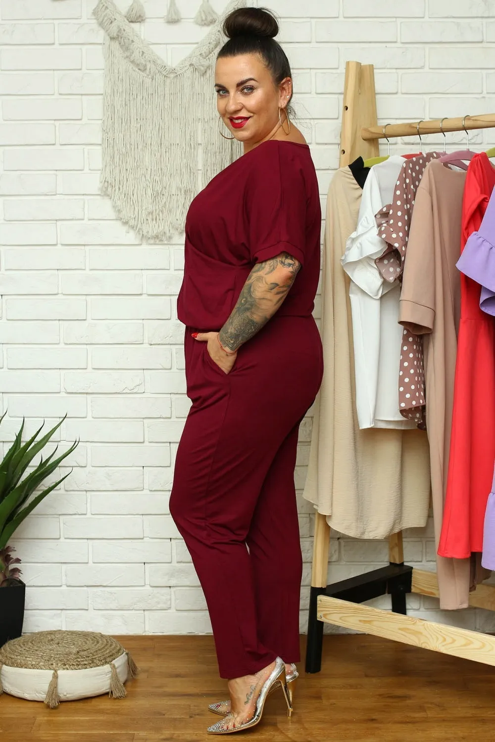 red - Suit plus size model 169204 Karko