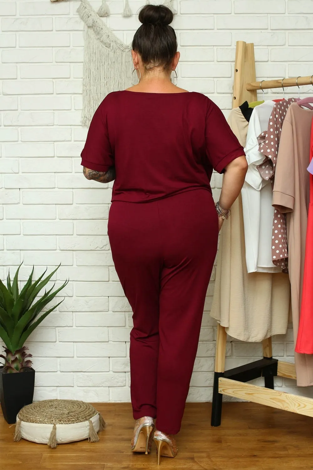 red - Suit plus size model 169204 Karko